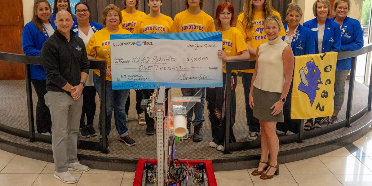 Clearwave Fiber Donates $1,000 to Salina Roboyotes Robotics Team