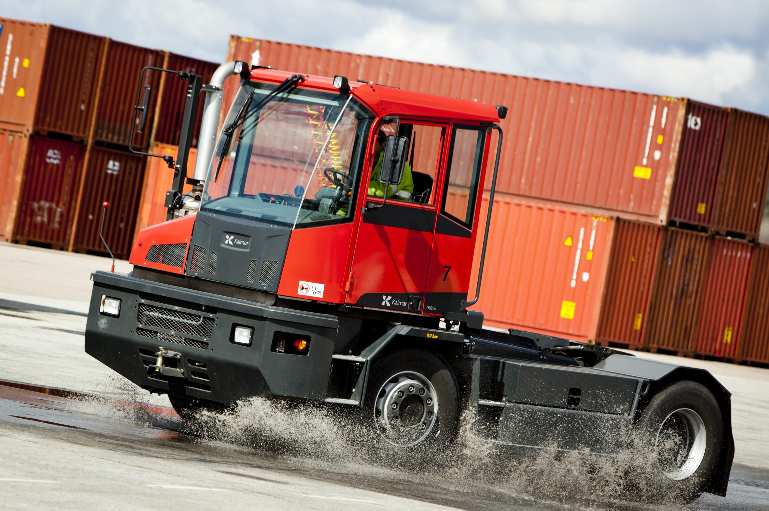 Kalmar and Cagliari RoRo Terminal continue collaboration with new order for terminal tractors