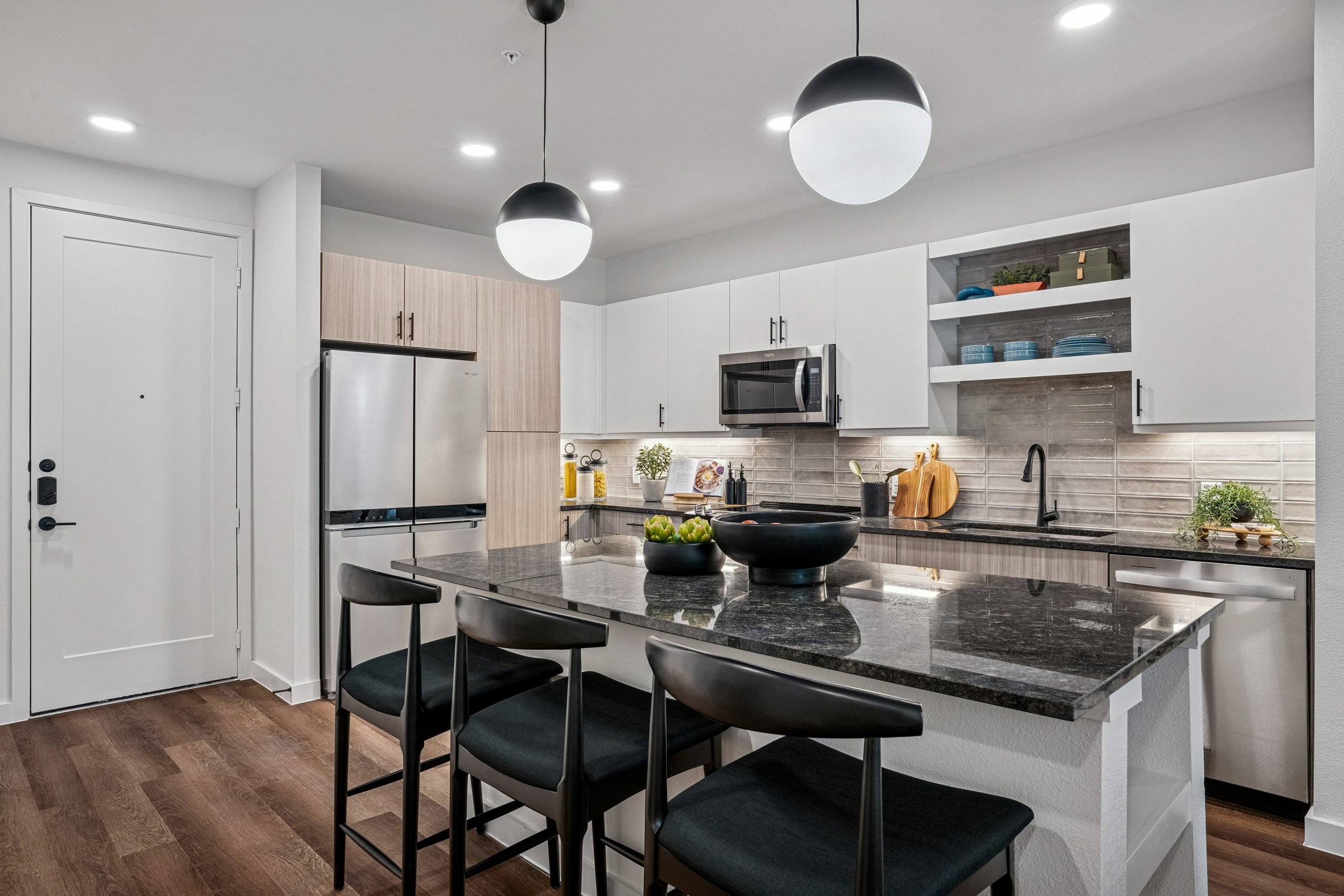 Toll Brothers Apartment Living® and Pondmoon Capital Announce the Opening of Mirra, a New Luxury Apartment Community in Frisco, Texas