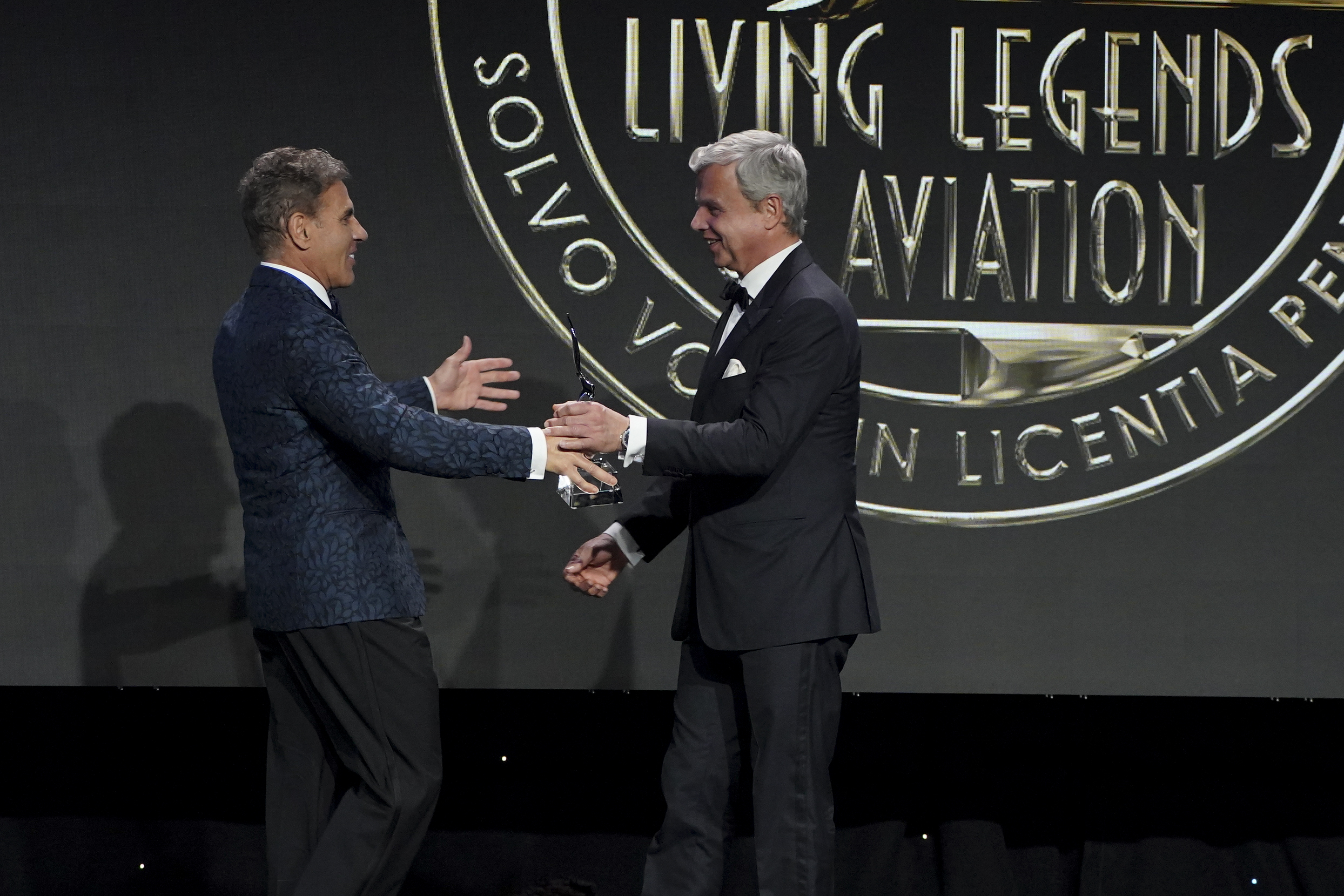 FLEXJET CHAIRMAN KENN RICCI HONORS GEORGE A. ANTONIADIS WITH THE KENN RICCI LIFETIME LIVING LEGENDS OF AVIATION ENTREPRENEUR AWARD
