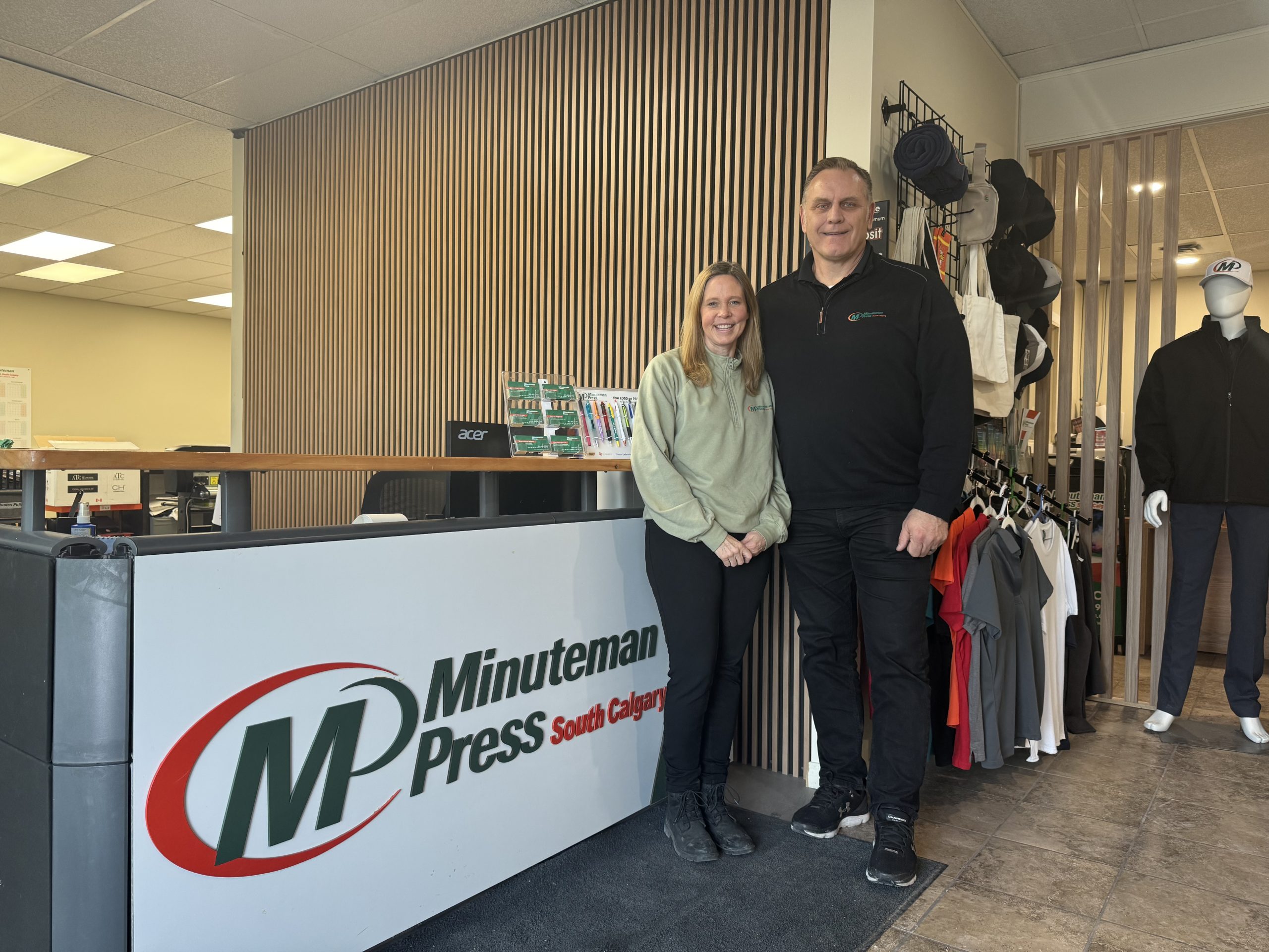 Minuteman Press Franchise Owners Ray & Joan Wiens Celebrate Seven Years & Win Top Customer Service Award in South Calgary