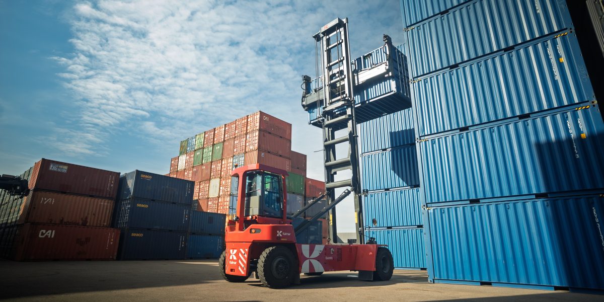 Kalmar secured an order of electric empty container handlers from Lechman Terminais
