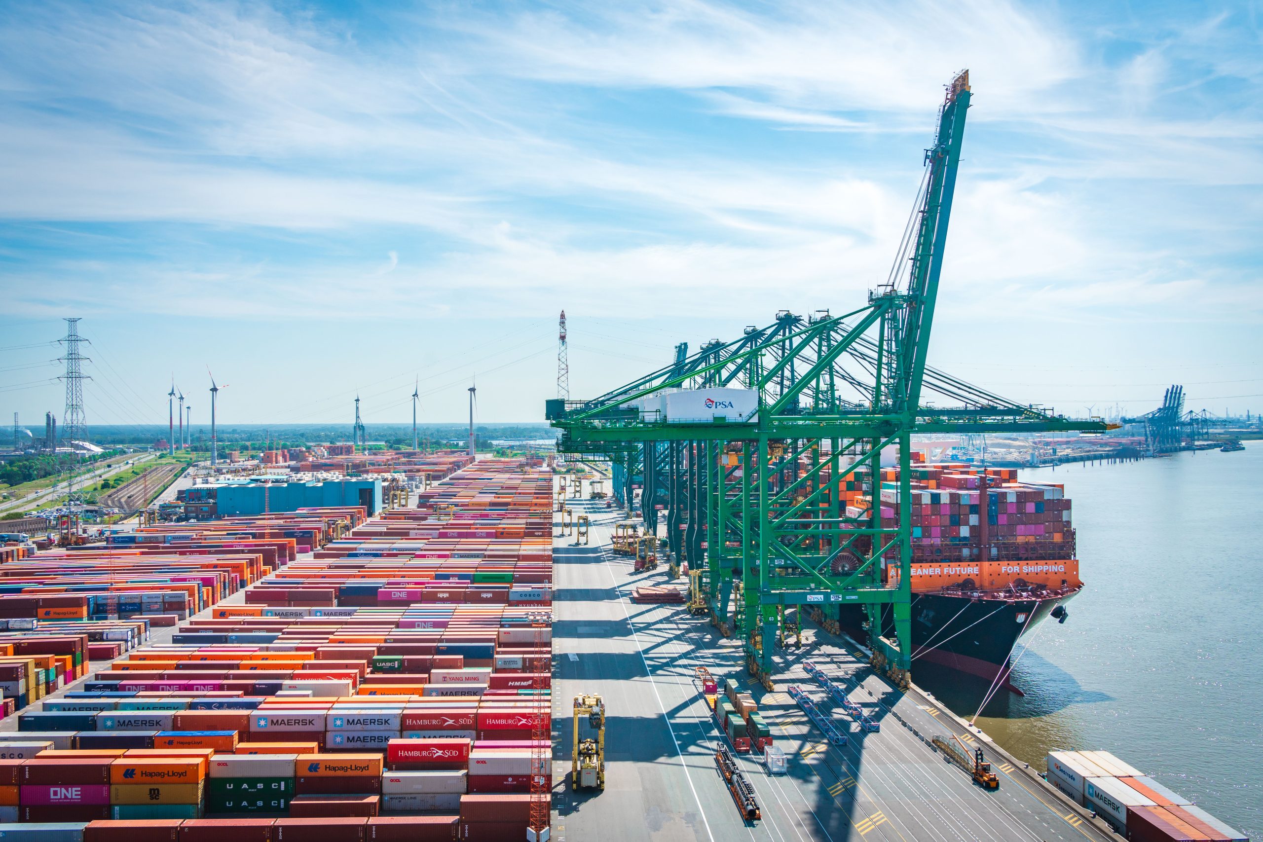 Kalmar supplies hybrid straddle carriers to PSA Antwerp