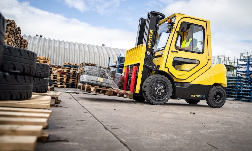 Hyster XTLG forklifts: Lithium-ion battery power on battle-tested ICE chassis